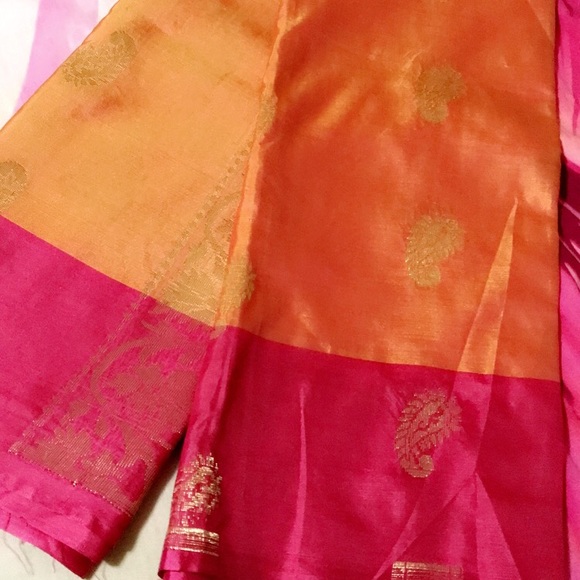 Dresses & Skirts - Beautiful classic Bengali Saree NEW